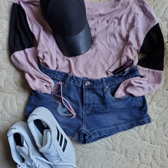 Eighty Eight Jean Shorts, Size 11 - Picture 4 of 4